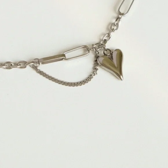 Heart Link Chain Layer Necklace | White Gold Plated Stainless Steel - Picture 3 of 3